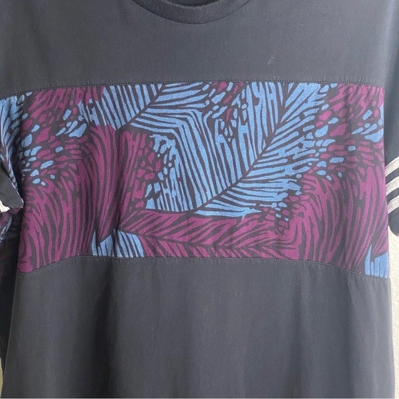 ADIDAS Floral Chest Short Sleeve T-shirt - Large - Picture 4 of 8